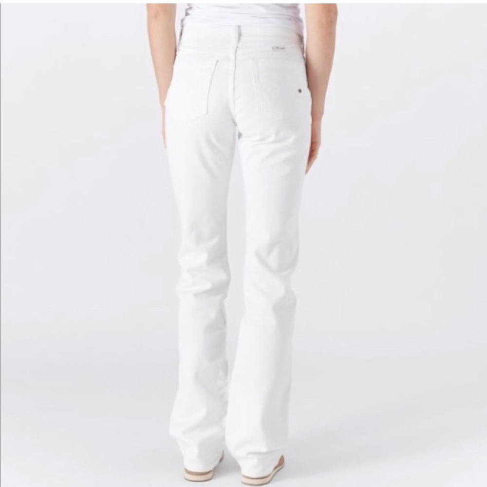 Wrangler Q Baby Mid Rise Jeans 
Size 11/12 X 34 Excellent condition
White